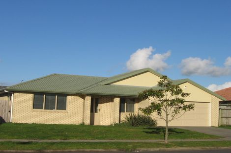 Photo of property in 100 Redcastle Drive, East Tamaki, Auckland, 2013