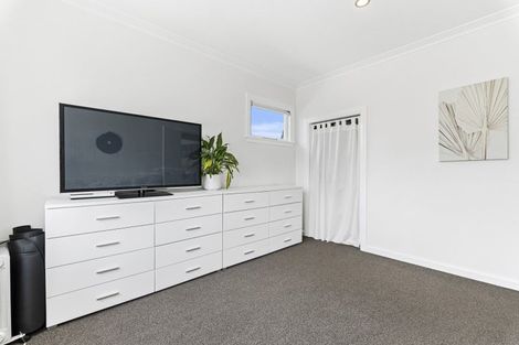 Photo of property in 130 Seaview Road, Westown, New Plymouth, 4310