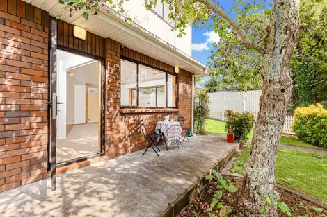 Photo of property in 8a Wendell Place, Greenlane, Auckland, 1061