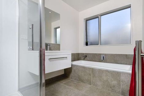 Photo of property in 12 Bellamont Street, Kumeu, 0810