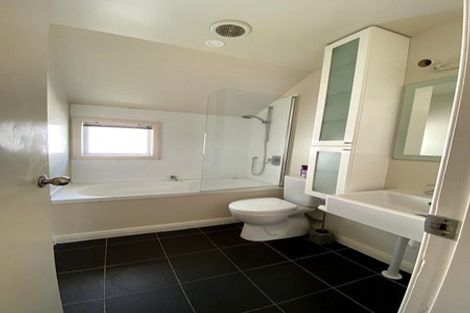 Photo of property in 39 Te Wharepouri Street, Berhampore, Wellington, 6023