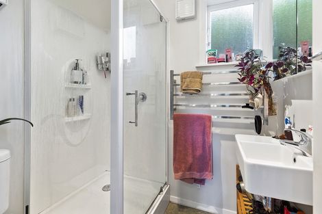 Photo of property in 29 Kellsmere Crescent, Island Bay, Wellington, 6023