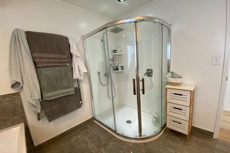 Photo of property in 4 Waiora Road, Stanmore Bay, Whangaparaoa, 0932