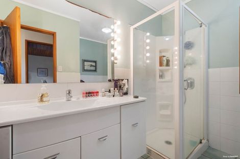 Photo of property in 27 St Peters Street, Northcote, Auckland, 0627