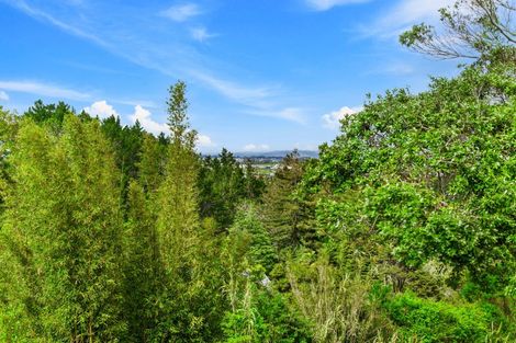 Photo of property in 1/1032 East Coast Road, Fairview Heights, Auckland, 0630