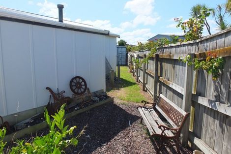 Photo of property in 51 Nash Parade, Foxton Beach, Foxton, 4815
