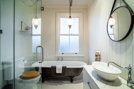 Photo of property in 249 Glenfield Road, Hillcrest, Auckland, 0627