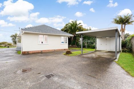 Photo of property in 4 Kirrie Avenue, Te Atatu South, Auckland, 0610