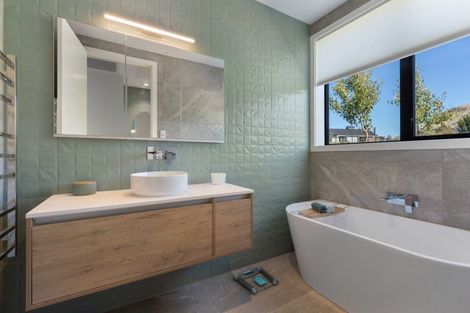 Photo of property in 14 Deans Drive, Wanaka, 9305