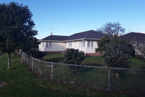 Photo of property in 2 Hereford Street, Te Atatu Peninsula, Auckland, 0610