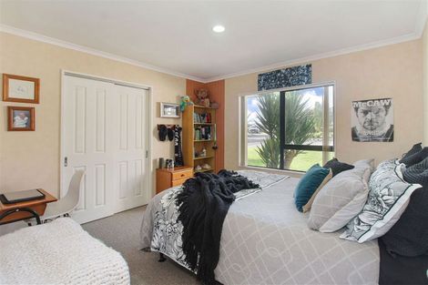 Photo of property in 50 Ridgeway Road, Pukekohe, 2120