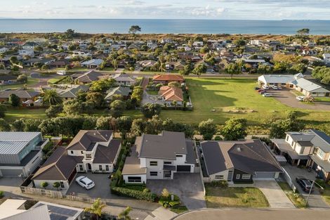 Photo of property in 10 Ella Place, Papamoa Beach, Papamoa, 3118