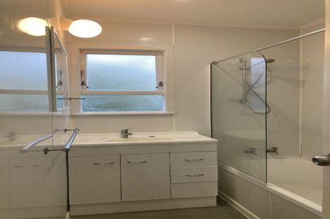 Photo of property in 80 Stottholm Road, Titirangi, Auckland, 0604