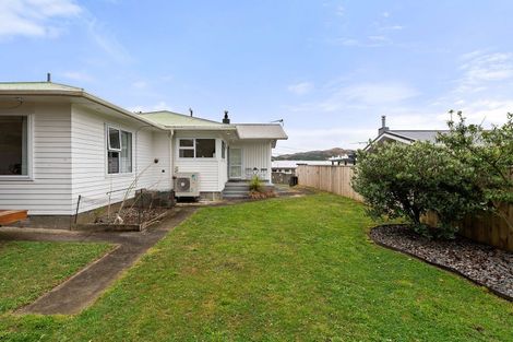 Photo of property in 3 Catherine Crescent, Paparangi, Wellington, 6037
