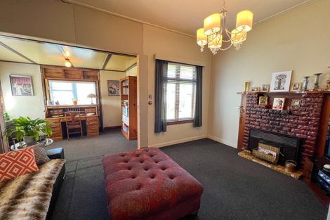 Photo of property in 7 Seddon Street, Dannevirke, 4930