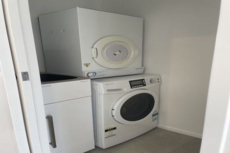 Photo of property in 8 Rauriki Lane, Rosehill, Papakura, 2113