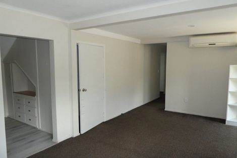 Photo of property in 81 Hobsonville Road, West Harbour, Auckland, 0618