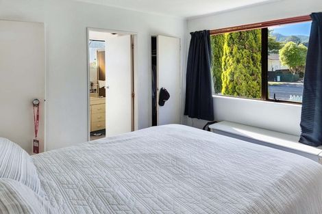 Photo of property in 40 Gemstone Drive, Birchville, Upper Hutt, 5018