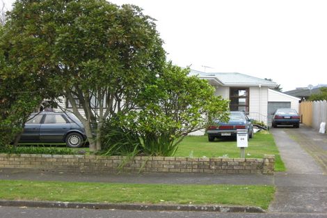 Photo of property in 24 Turakina Street, Merrilands, New Plymouth, 4312