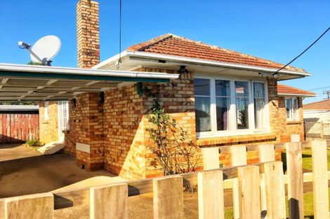 Photo of property in 1 Keru Place, Te Atatu South, Auckland, 0610