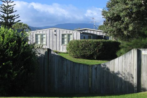 Photo of property in 6 Ngapaki Street, Waikanae Beach, Waikanae, 5036