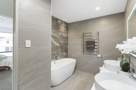 Photo of property in 5a Pierce Road, Milford, Auckland, 0620