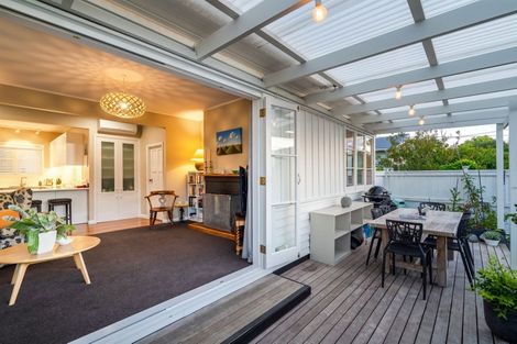 Photo of property in 1/193 Queen Street, Northcote Point, Auckland, 0627