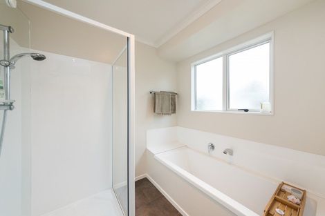 Photo of property in 4 Ruamahanga Crescent, Terrace End, Palmerston North, 4410