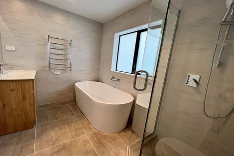 Photo of property in 7a Tupaki Place, Pakuranga Heights, Auckland, 2010