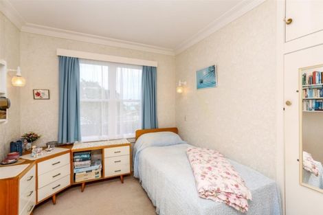 Photo of property in 8 Strandon Place, Strandon, New Plymouth, 4312