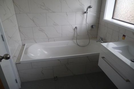 Photo of property in 2 Miraka Place, Birkenhead, Auckland, 0626