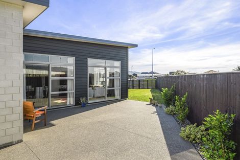Photo of property in 37 Hudson Place, Paraparaumu, 5032