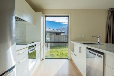 Photo of property in 10 Ward Street, Jacks Point, Queenstown, 9371