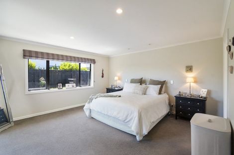 Photo of property in 5 Rodeo Drive, Kelvin Grove, Palmerston North, 4414