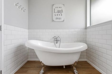 Photo of property in 9 Farnworth Crescent, Whakatane, 3120