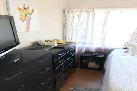 Photo of property in 4 Kirrie Avenue, Te Atatu South, Auckland, 0610