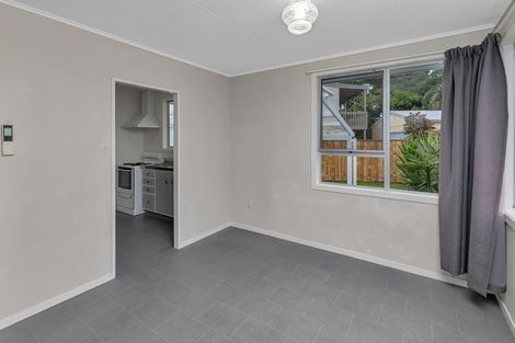 Photo of property in 10 Gannet Place, One Tree Point, 0118