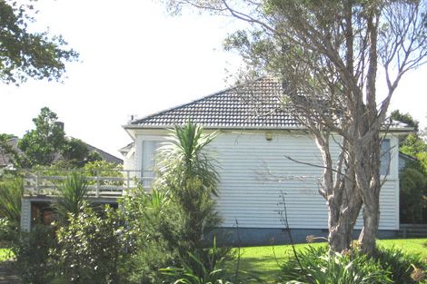 Photo of property in 253 Great North Road, Henderson, Auckland, 0612