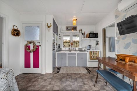 Photo of property in 52 Fifth Avenue, Urenui, 4377