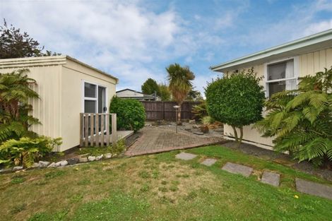 Photo of property in 10 Virgil Place, Northcote, Christchurch, 8052