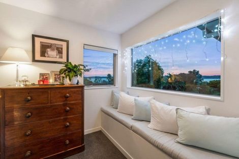 Photo of property in 1 Fathom Place, Te Atatu Peninsula, Auckland, 0610