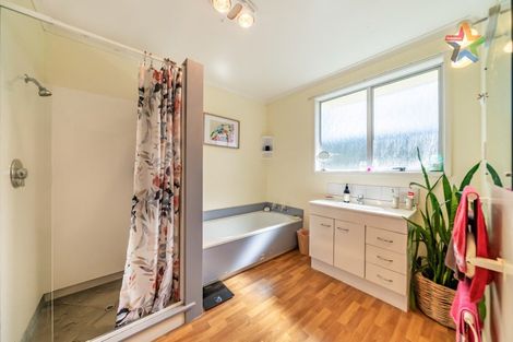 Photo of property in 294a Stokes Valley Road, Stokes Valley, Lower Hutt, 5019