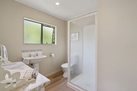 Photo of property in 2/883 East Coast Road, Northcross, Auckland, 0632