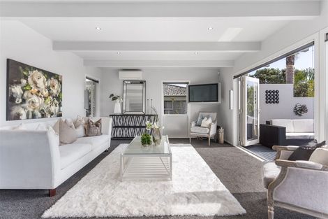 Photo of property in 13 Callender Place, Shelly Park, Auckland, 2014