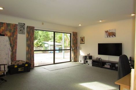 Photo of property in 95 Denton Road, Levin, 5571