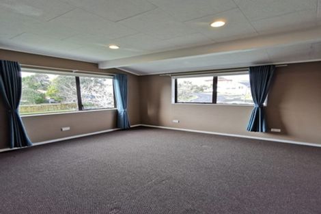 Photo of property in 16 Raphael Place, West Harbour, Auckland, 0618