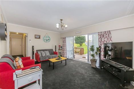 Photo of property in 1/23 Merton Avenue, Glenfield, Auckland, 0627