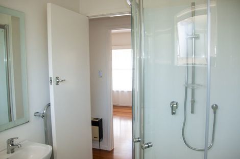 Photo of property in 1/22 Old Lake Road, Narrow Neck, Auckland, 0624