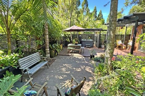 Photo of property in 11 Fitzpatrick Place, Chatswood, Auckland, 0626