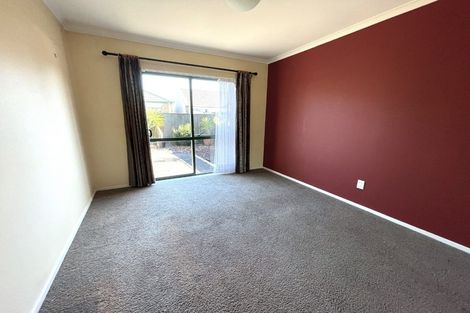 Photo of property in 4 Craiburn Street, Ranui, Auckland, 0612